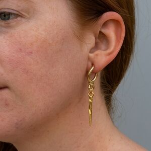 Goldtone Twisted dangle earrings post pierced vintage new